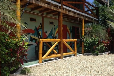پانسیون Pop House Montañita