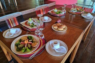 هتل Eden Lodge