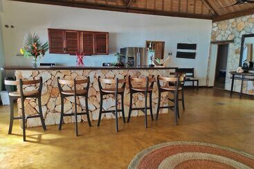هتل Eden Lodge