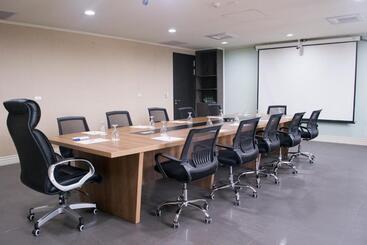 ホテル Le Charmé Suites   Subic