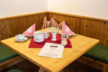 هتل Pension Hubertus