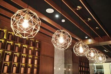 Verse Luxe Hotel Wahid Hasyim