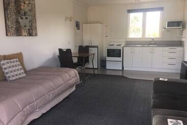554 Moana Court Motel