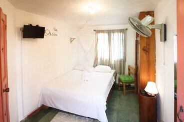 تختخواب و صبحانه Casa Delfin Guest House