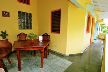 تختخواب و صبحانه Casa Delfin Guest House