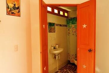 تختخواب و صبحانه Casa Delfin Guest House