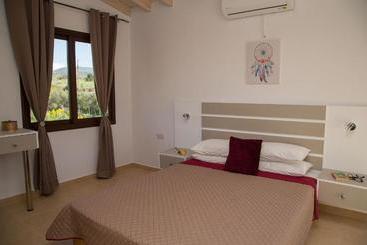 Coral Bay Sunlove Villa