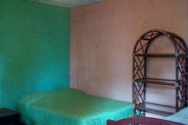 Hostel Y Restaurante Casa Jacaranda