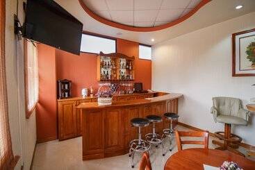 هتل Anna Inn