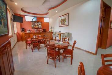 هتل Anna Inn