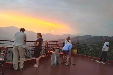 هتل High Ground Inn Sarangkot