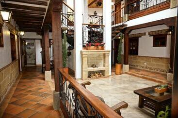 هتل Jardines De La Villa