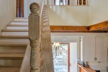 هتل Mare Monte Luxury Suites