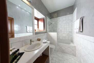 هتل Mare Monte Luxury Suites