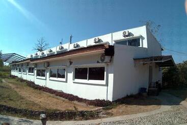 هتل Nirwana Buton Villa