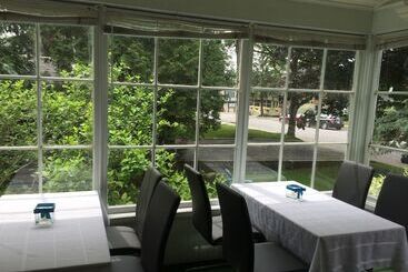 Seaway Manor B&b