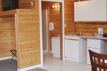 Triple J Hotel & Cabins