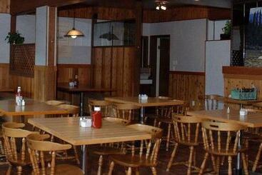 Triple J Hotel & Cabins