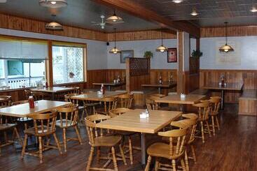 Triple J Hotel & Cabins