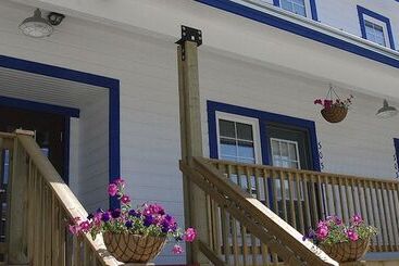 Triple J Hotel & Cabins