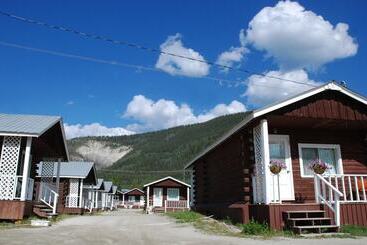 Triple J Hotel & Cabins