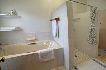 هتل Outeniqua Travel Lodge