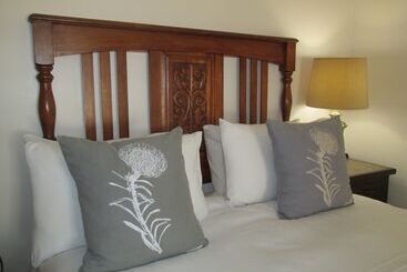 هتل Outeniqua Travel Lodge
