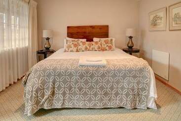 هتل Outeniqua Travel Lodge