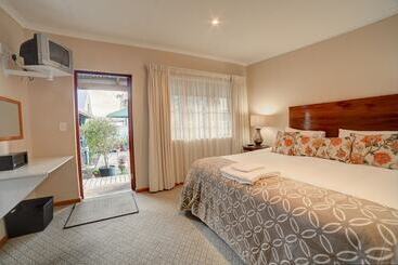 هتل Outeniqua Travel Lodge