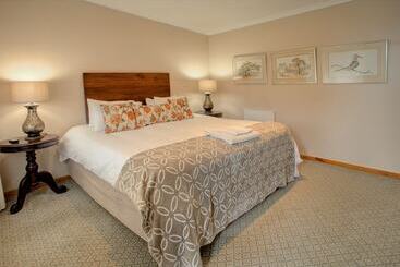 هتل Outeniqua Travel Lodge