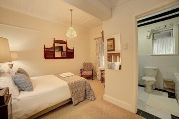 هتل Outeniqua Travel Lodge