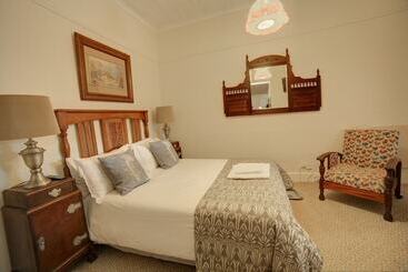 هتل Outeniqua Travel Lodge