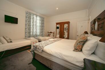 هتل Outeniqua Travel Lodge
