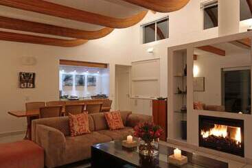 پانسیون Bosavern Guest House
