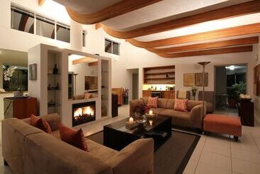 پانسیون Bosavern Guest House