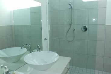 پانسیون Bosavern Guest House