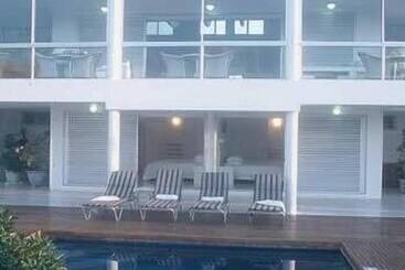 پانسیون Bosavern Guest House