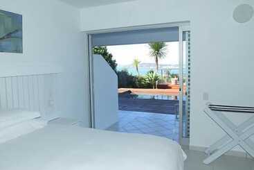 پانسیون Bosavern Guest House