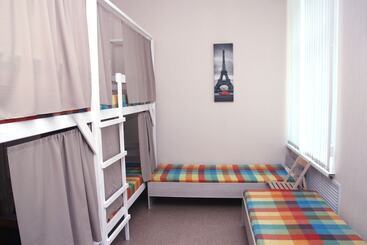 Adres Hostel