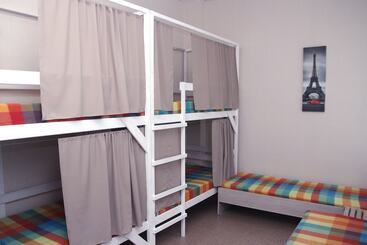 Adres Hostel