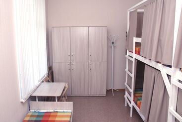 Adres Hostel