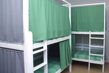 Adres Hostel