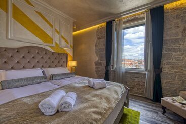 تختخواب و صبحانه Riva Palace Design Rooms
