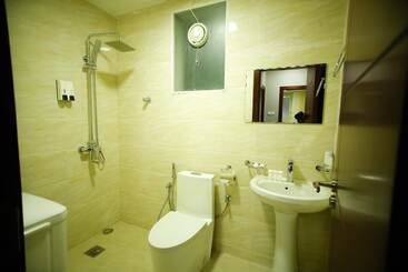 هتل Alpha Suites