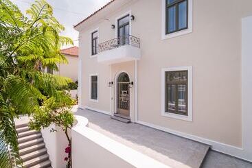 هتل Epavli Boutique