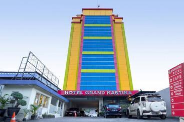 هتل Grand Kartika