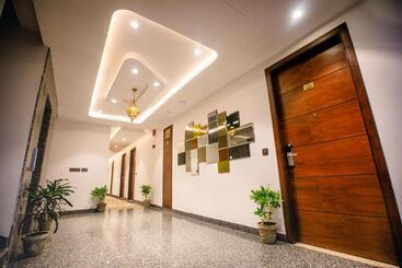 هتل Ten Square, India