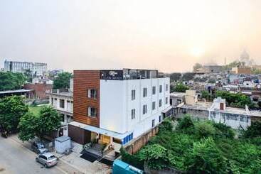 هتل Ten Square, India