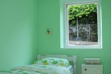 پانسیون Guest House Gugily
