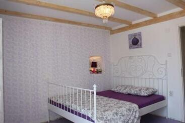پانسیون Guest House Gugily